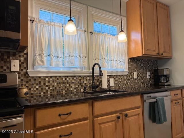 16 Edgewood Avenue, Albany, NY 12203