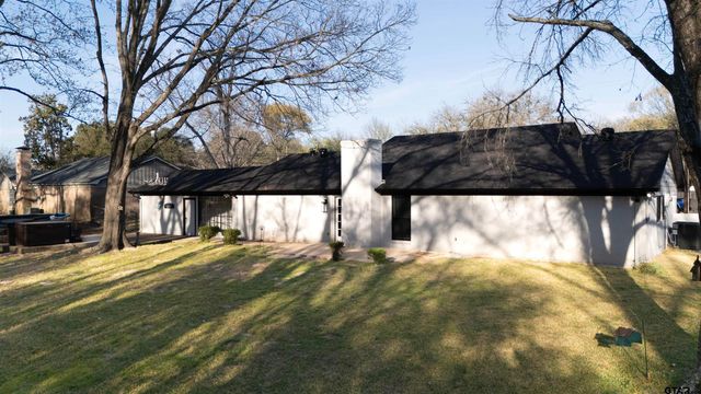 1010 Bel Air Dr, Athens, TX 75751