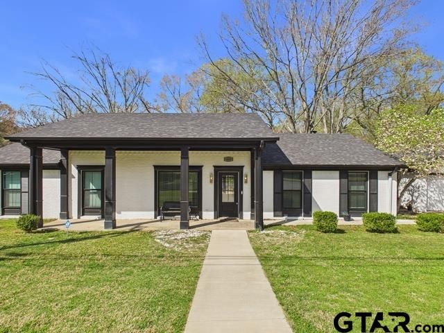 1010 Bel Air Dr, Athens, TX 75751