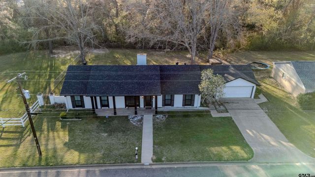 1010 Bel Air Dr, Athens, TX 75751