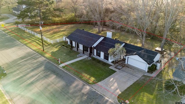 1010 Bel Air Dr, Athens, TX 75751