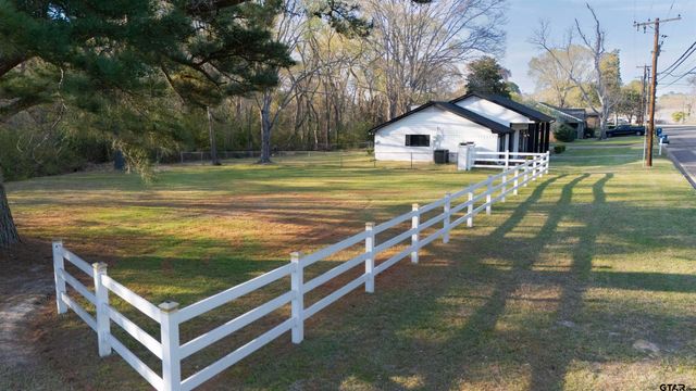 1010 Bel Air Dr, Athens, TX 75751