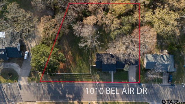 1010 Bel Air Dr, Athens, TX 75751