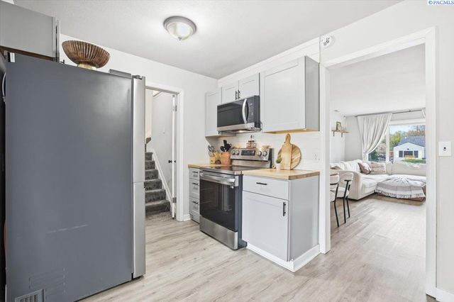 1913 W 2nd Ave., Kennewick, WA 99336