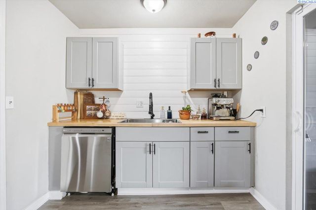 1913 W 2nd Ave., Kennewick, WA 99336