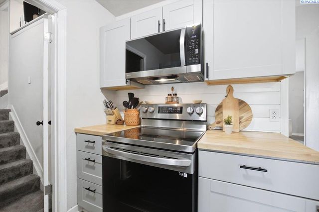 1913 W 2nd Ave., Kennewick, WA 99336