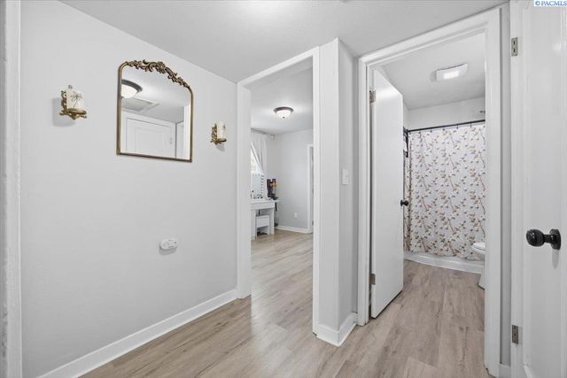 1913 W 2nd Ave., Kennewick, WA 99336