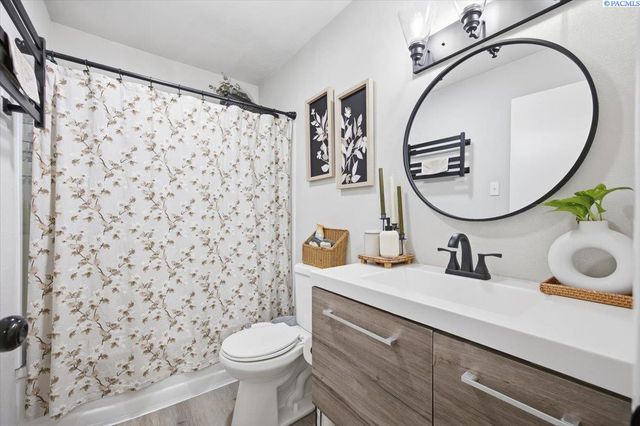 1913 W 2nd Ave., Kennewick, WA 99336