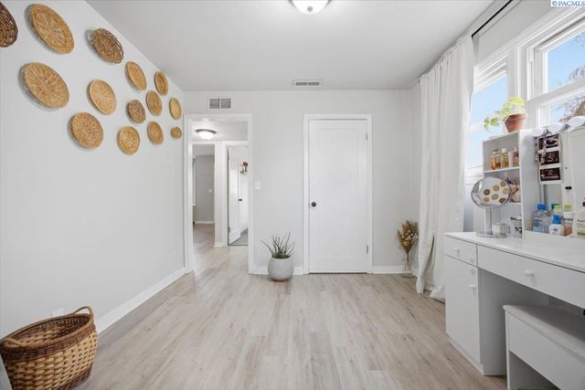 1913 W 2nd Ave., Kennewick, WA 99336