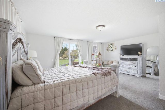 1913 W 2nd Ave., Kennewick, WA 99336