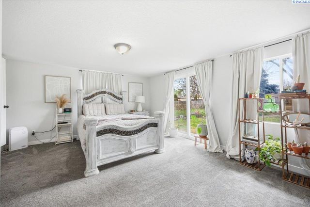 1913 W 2nd Ave., Kennewick, WA 99336