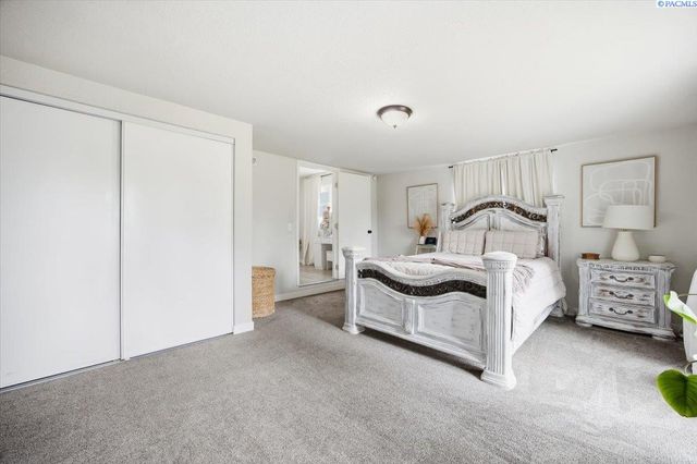 1913 W 2nd Ave., Kennewick, WA 99336