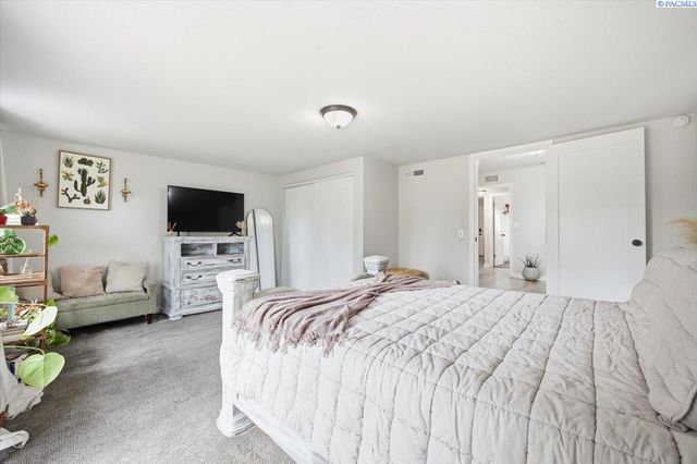 1913 W 2nd Ave., Kennewick, WA 99336