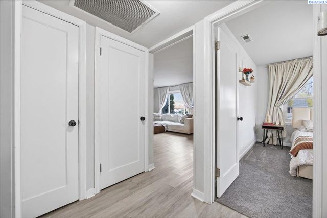 1913 W 2nd Ave., Kennewick, WA 99336