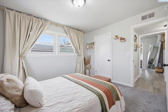 1913 W 2nd Ave., Kennewick, WA 99336