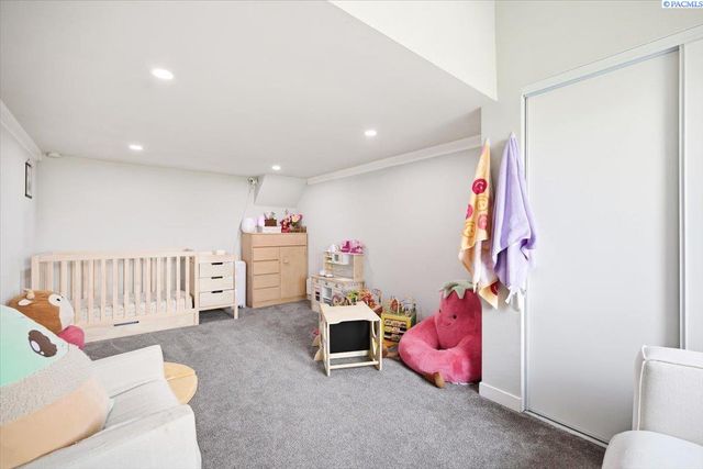 1913 W 2nd Ave., Kennewick, WA 99336