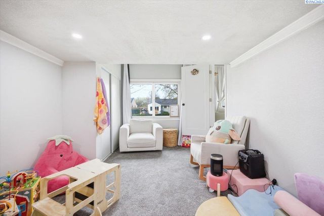 1913 W 2nd Ave., Kennewick, WA 99336