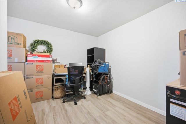 1913 W 2nd Ave., Kennewick, WA 99336