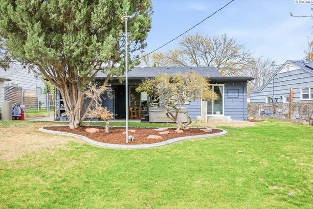 1913 W 2nd Ave., Kennewick, WA 99336