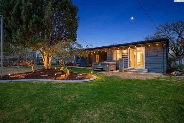 1913 W 2nd Ave., Kennewick, WA 99336