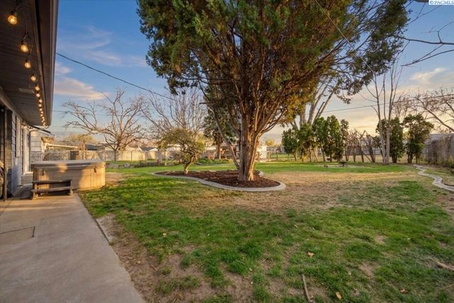 1913 W 2nd Ave., Kennewick, WA 99336