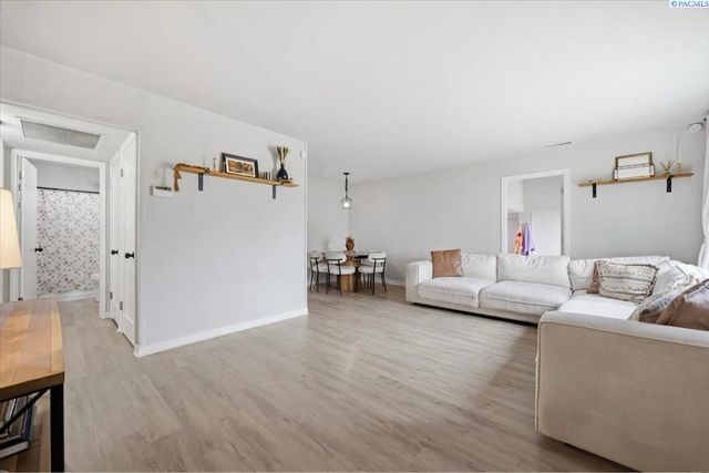 1913 W 2nd Ave., Kennewick, WA 99336