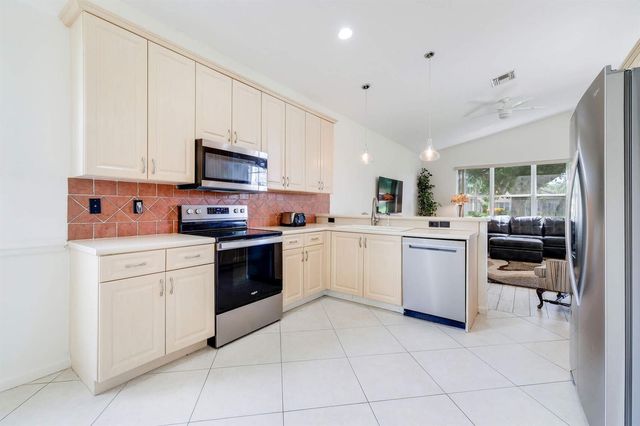 8200 Playa Del Sur Boulevard, Lake Worth, FL 33467