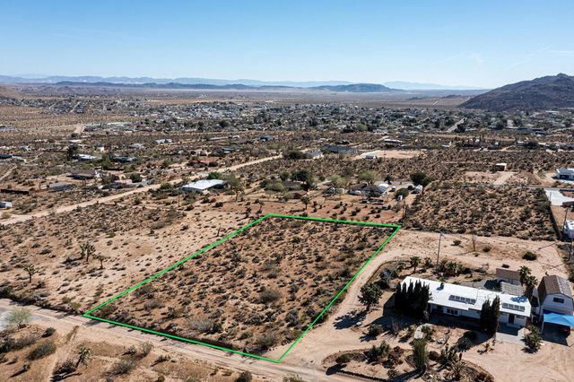 102 Saddleback Road, Joshua Tree, CA 92252