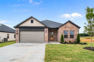 1305 NW 15th Avenue, Highfill, AR 72734