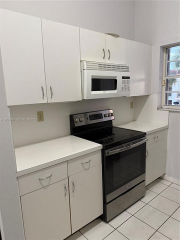 15355 SW 76th Ter 203, Miami, FL 33193