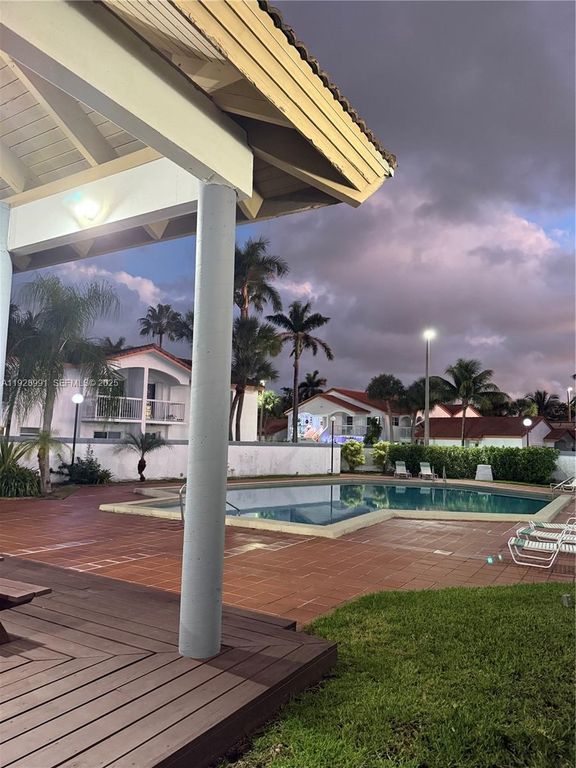 15355 SW 76th Ter 203, Miami, FL 33193