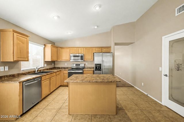 2766 E COWBOY COVE Trail, San Tan Valley, AZ 85143