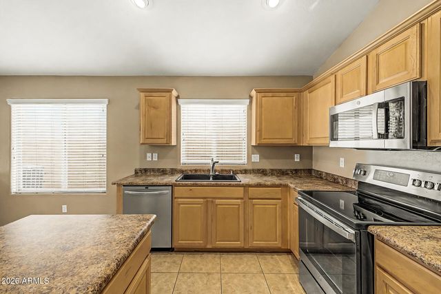 2766 E COWBOY COVE Trail, San Tan Valley, AZ 85143