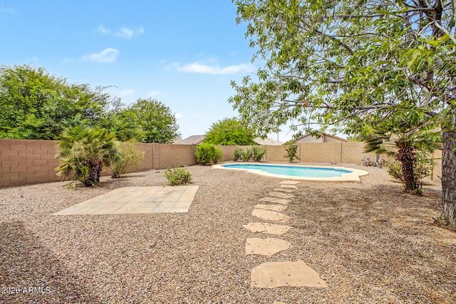 2766 E COWBOY COVE Trail, San Tan Valley, AZ 85143