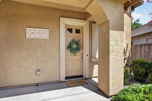 8221 ASHCREST Ln, Fair Oaks, CA 95628