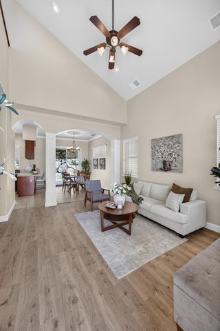 8221 ASHCREST Ln, Fair Oaks, CA 95628