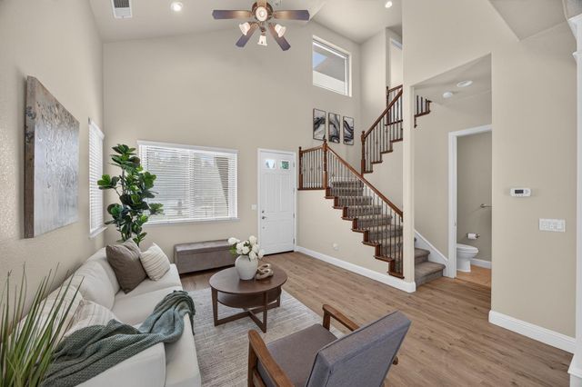 8221 ASHCREST Ln, Fair Oaks, CA 95628