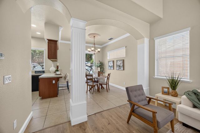 8221 ASHCREST Ln, Fair Oaks, CA 95628
