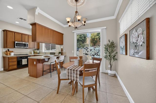 8221 ASHCREST Ln, Fair Oaks, CA 95628