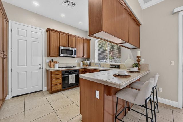 8221 ASHCREST Ln, Fair Oaks, CA 95628