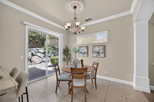 8221 ASHCREST Ln, Fair Oaks, CA 95628