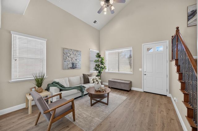 8221 ASHCREST Ln, Fair Oaks, CA 95628