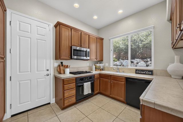 8221 ASHCREST Ln, Fair Oaks, CA 95628