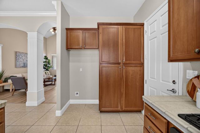 8221 ASHCREST Ln, Fair Oaks, CA 95628