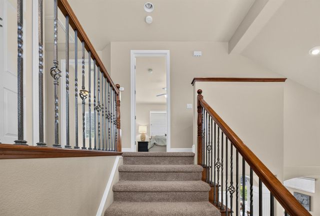 8221 ASHCREST Ln, Fair Oaks, CA 95628