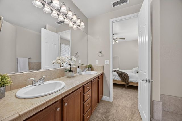 8221 ASHCREST Ln, Fair Oaks, CA 95628