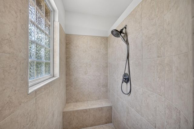 8221 ASHCREST Ln, Fair Oaks, CA 95628