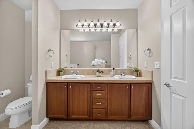 8221 ASHCREST Ln, Fair Oaks, CA 95628