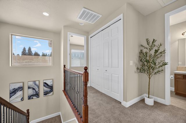8221 ASHCREST Ln, Fair Oaks, CA 95628
