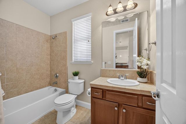 8221 ASHCREST Ln, Fair Oaks, CA 95628